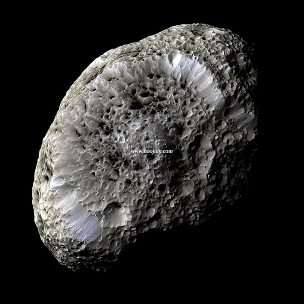 hyperion2_cassini_big.jpg