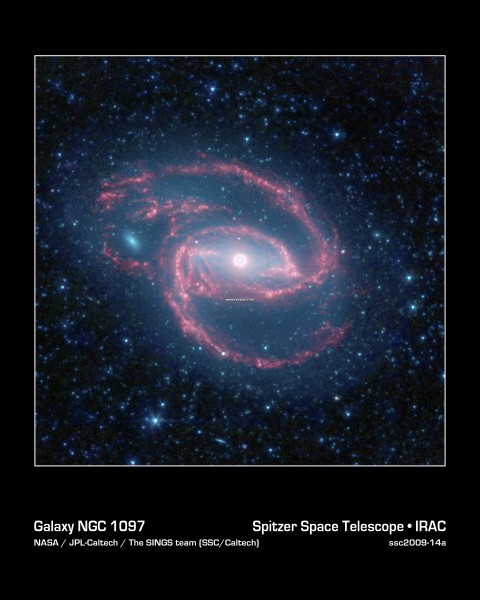 ngc1097_spitzer_big.jpg