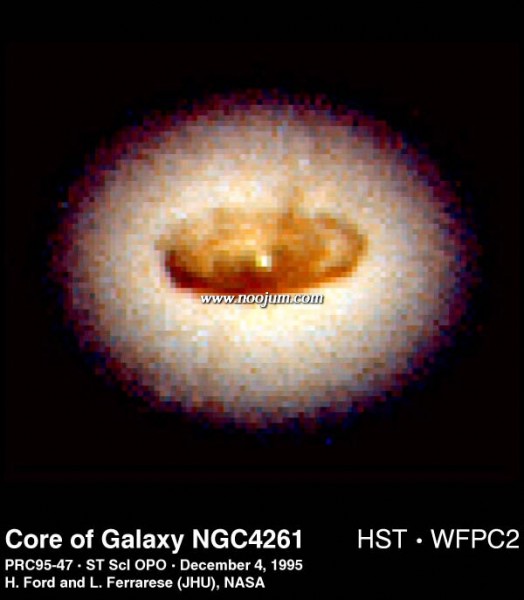 ngc4261c_hst_big.jpg