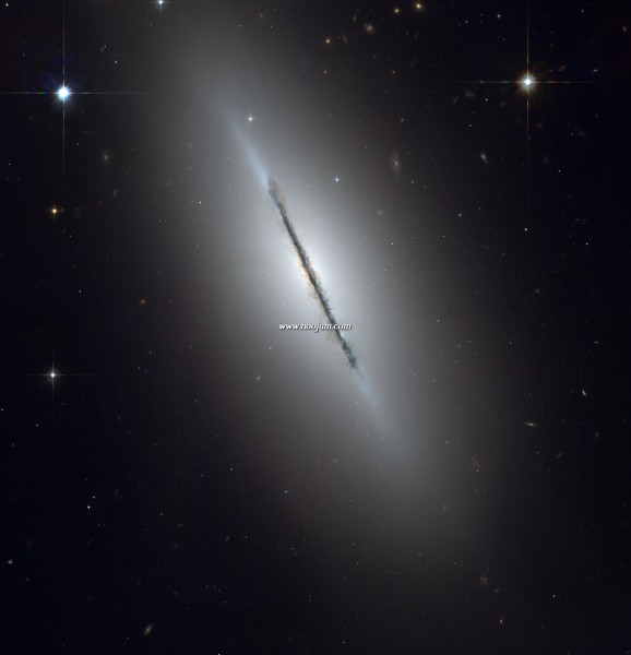 ngc5866_hst_big.jpg