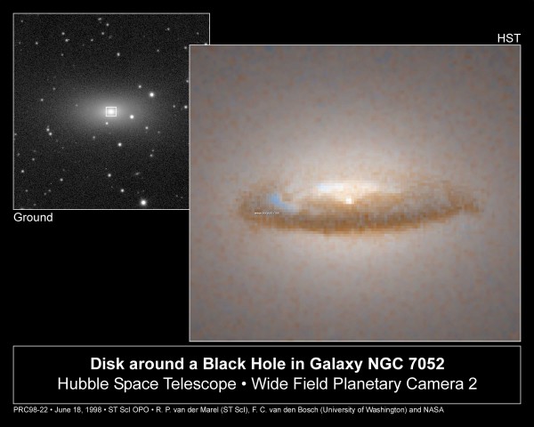 ngc7052disk_hst_big.jpg