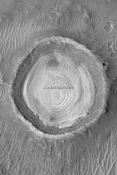 schiaparellibasincrater_mgs_full.jpg