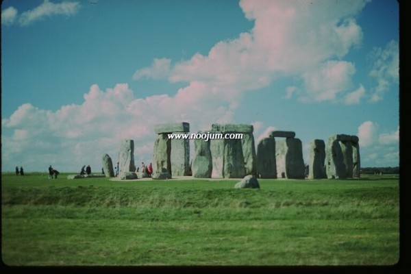 stonehenge_cr_big.jpg