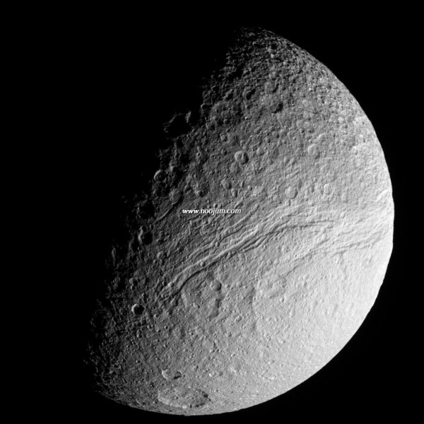 tethys3_cassini_big.jpg